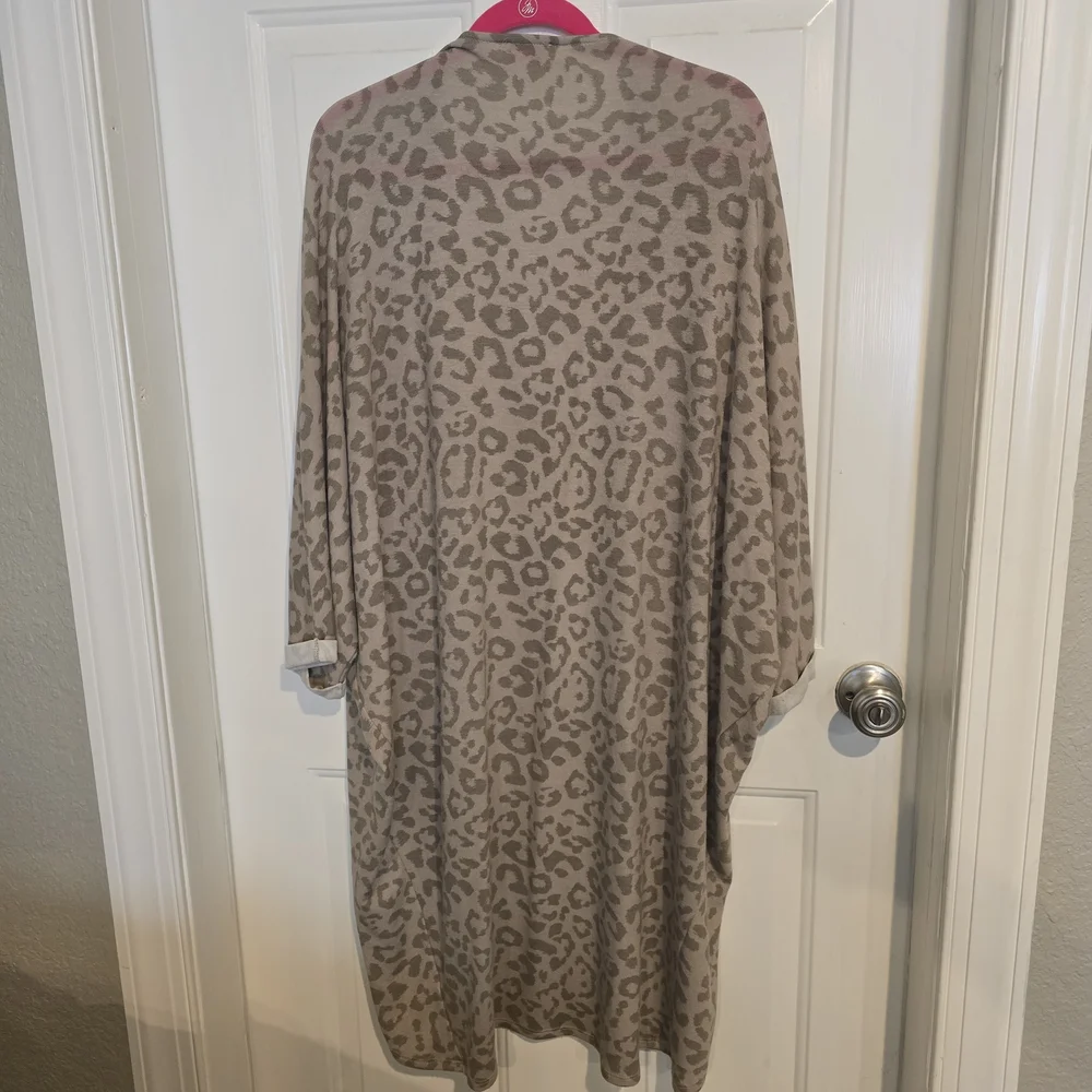 Leopard Print Open Front Kimono - Picture 3 of 3